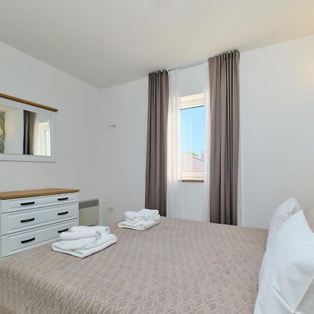 Apartments Divna マリ・ロシニュ エクステリア 写真