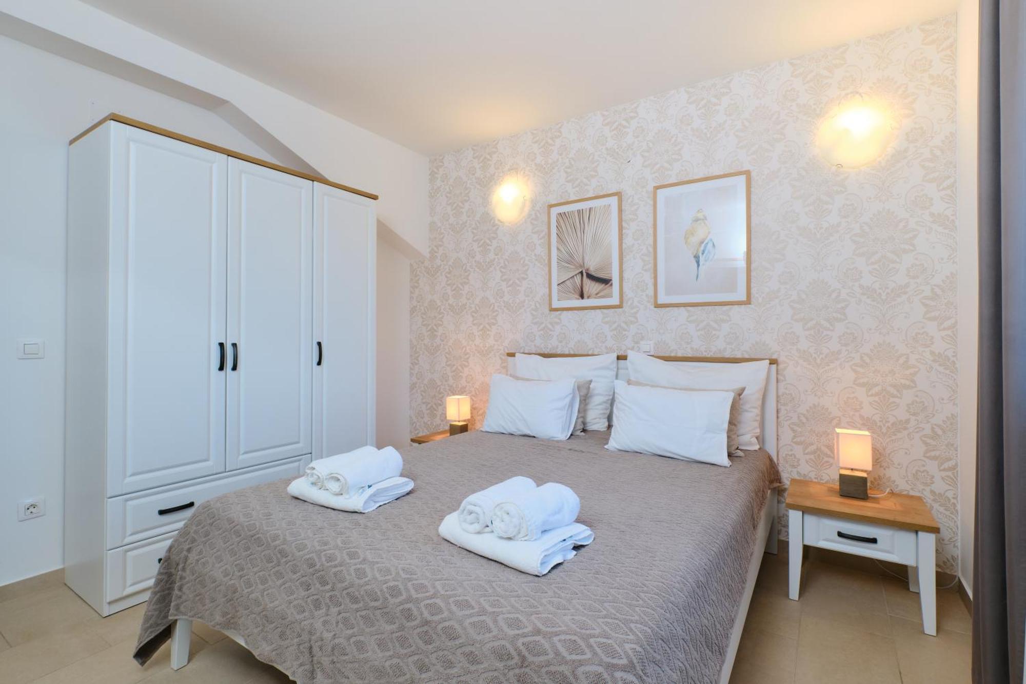 Apartments Divna マリ・ロシニュ エクステリア 写真