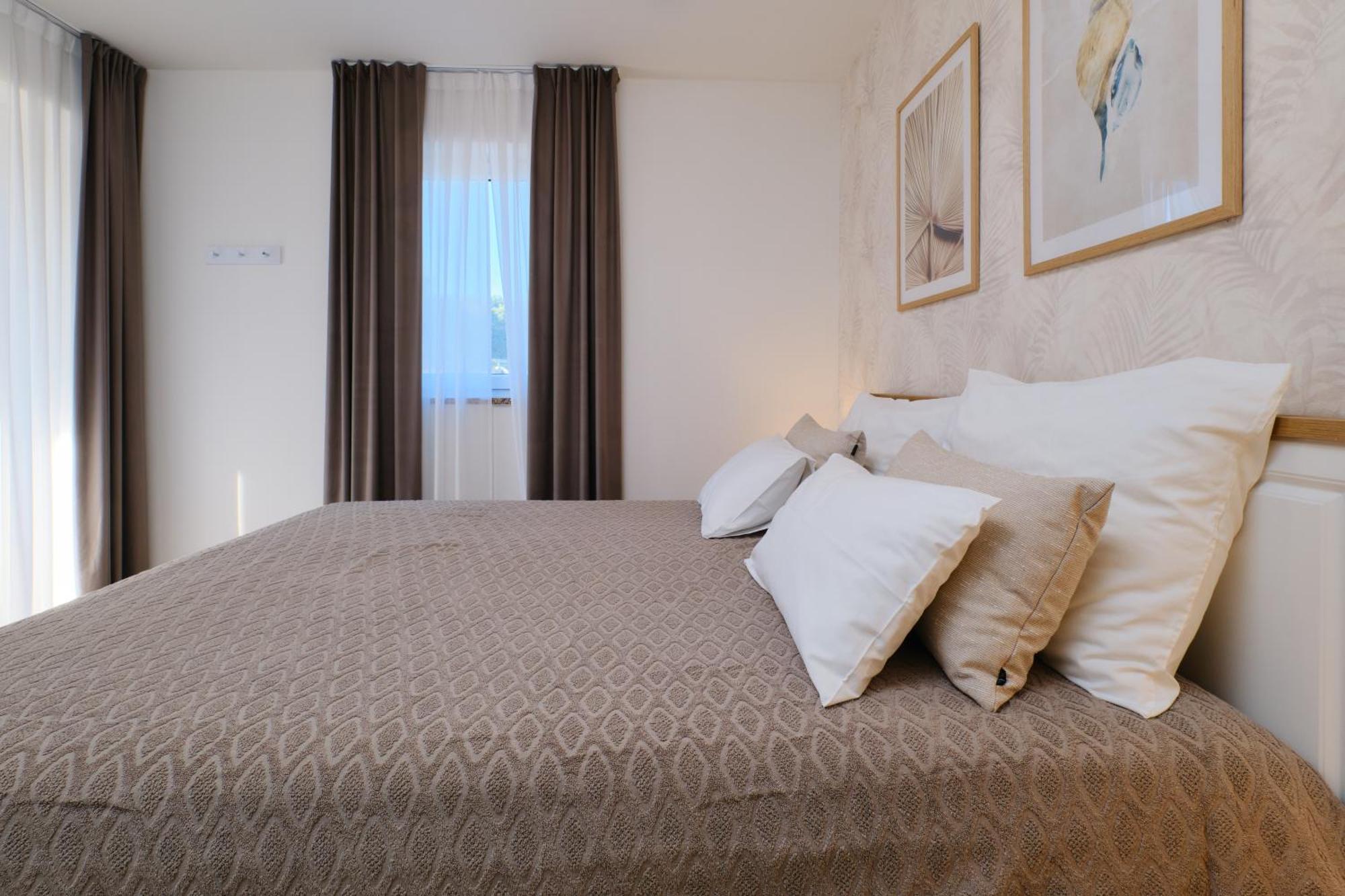 Apartments Divna マリ・ロシニュ エクステリア 写真