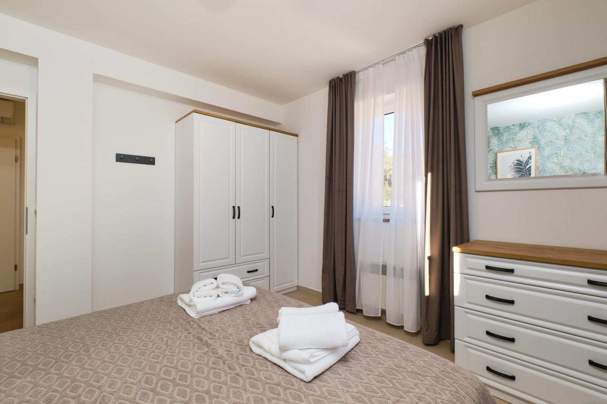 Apartments Divna マリ・ロシニュ エクステリア 写真